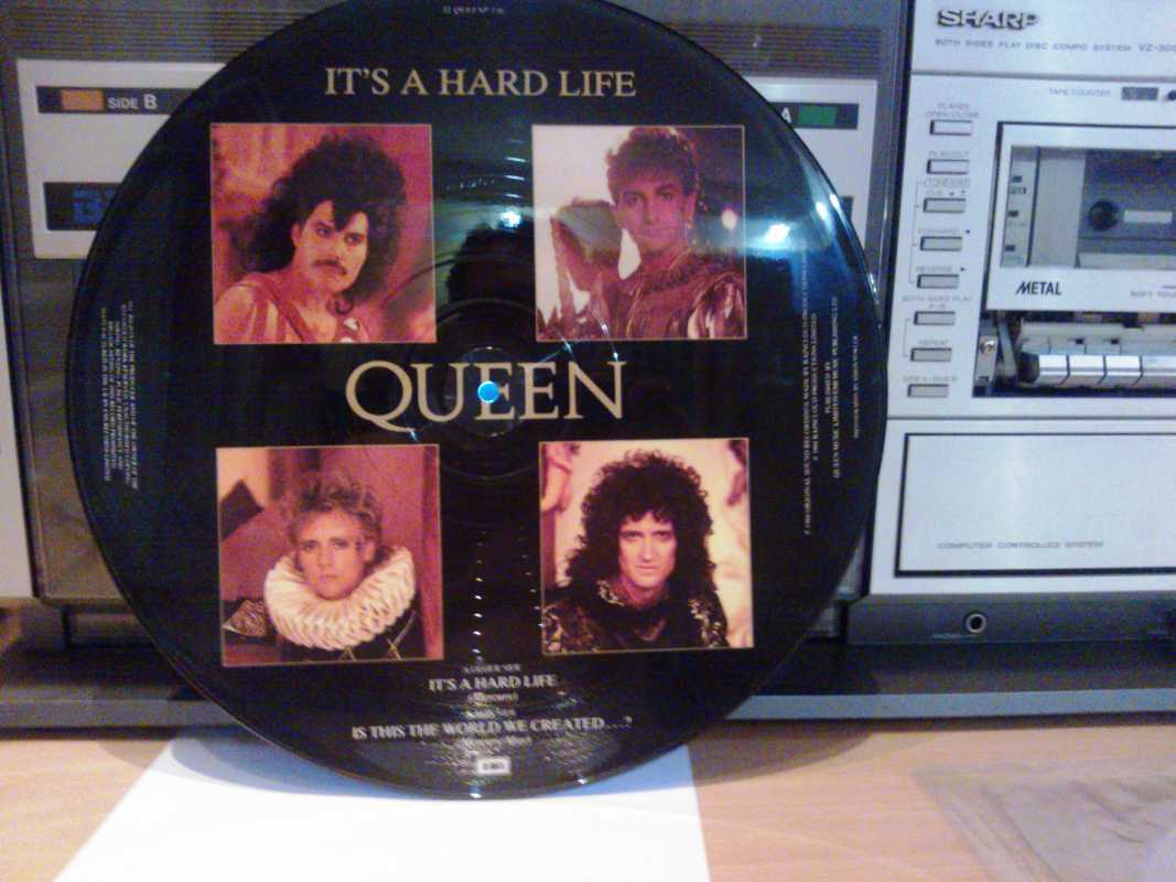 Queen-1.jpg Queen-1.jpg