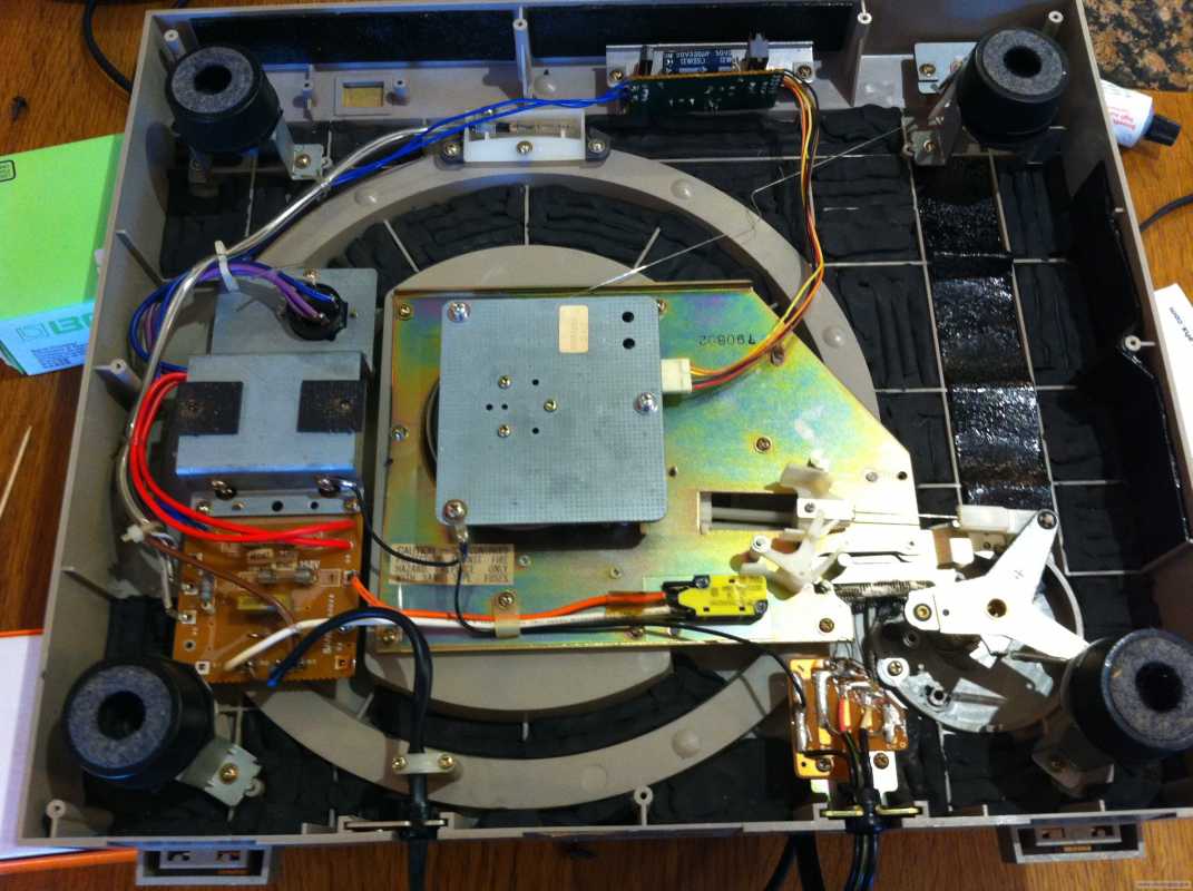 Sansui20FR-D320underside.jpg Sansui20FR-D320underside.jpg